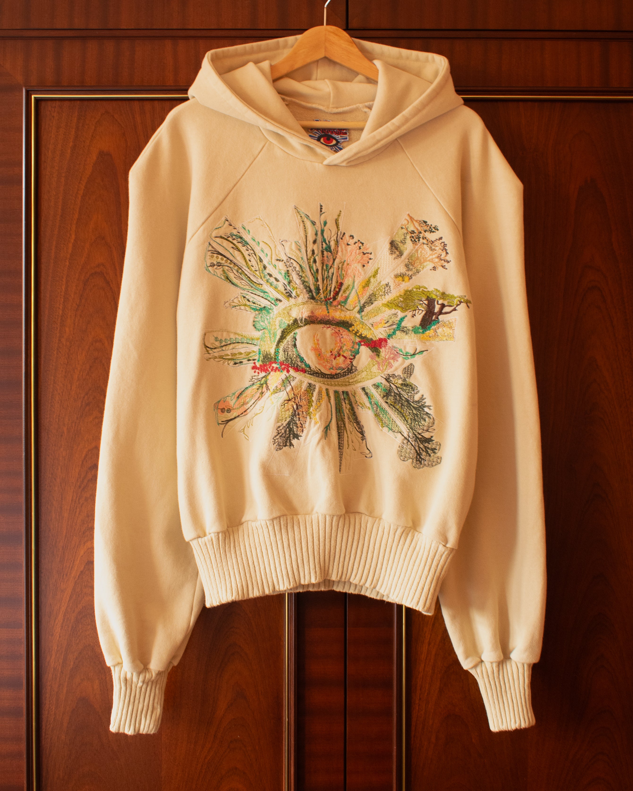 ALL-SEEING GARDEN EMBROIDERED HOODIE IN SAHARA – HOUSE OF ERRORS