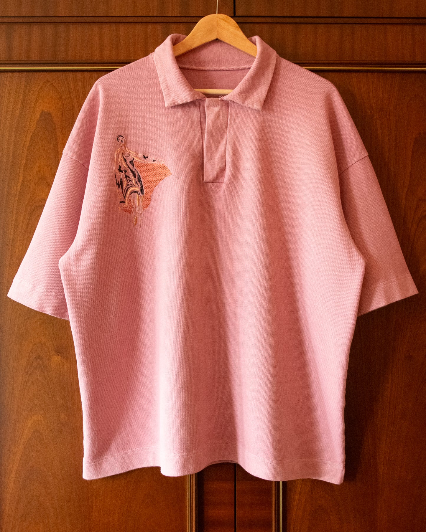 EMBROIDERED TENNIS SHIRT IN BLOSSOM